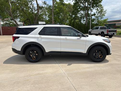 Star White Metallic Tri-Coat 2026 Ford Explorer Tremor