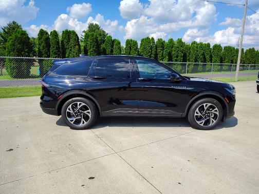 Infinite Black Metallic Clearcoat 2025 Lincoln Nautilus Premiere