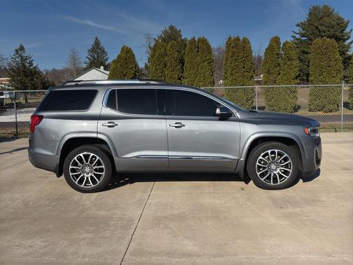 2022 GMC Acadia Denali