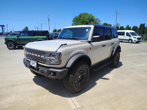 Desert Sand 2026 Ford Bronco Badlands