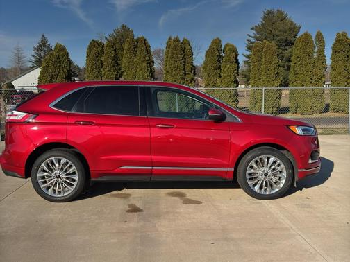 2022 Ford Edge Titanium