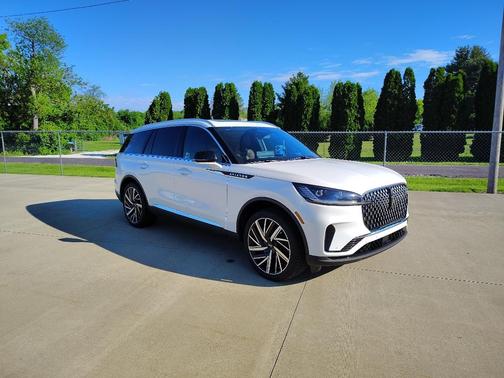 Pristine White Metallic Tri-Coat 2026 Lincoln Aviator Reserve AWD