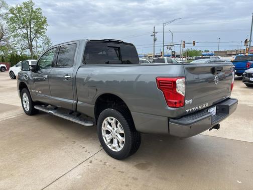 2016 Nissan Titan XD SL