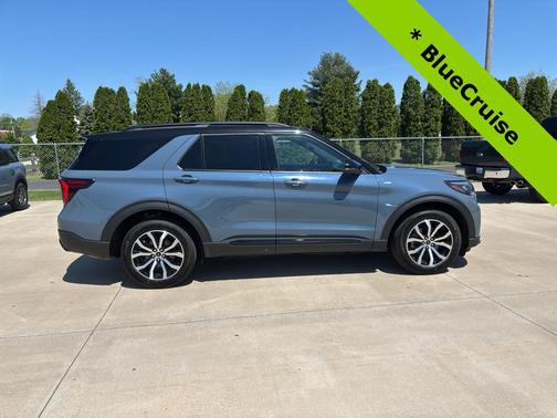 Vapor Blue Metallic 2025 Ford Explorer ST-Line