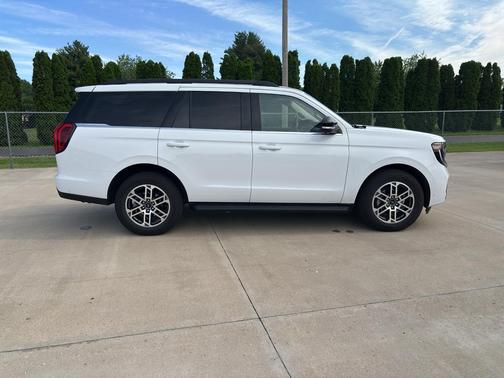 Oxford White 2025 Ford Expedition Active