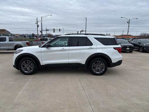 Star White Metallic Tri-Coat 2026 Ford Explorer Active