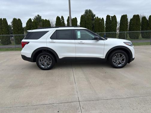 Star White Metallic Tri-Coat 2026 Ford Explorer Active
