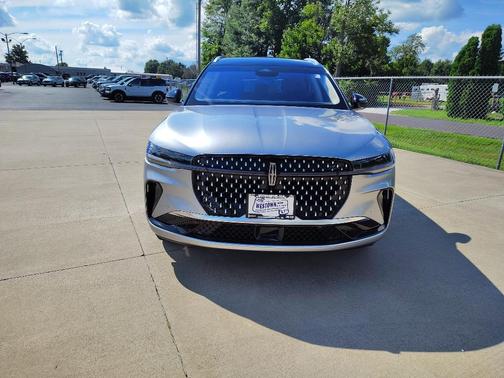Silver Radiance Metallic Clearcoat 2024 Lincoln Nautilus Reserve