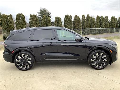 2025 Lincoln Nautilus Reserve