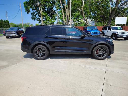 Agate Black Metallic 2025 Ford Explorer ST