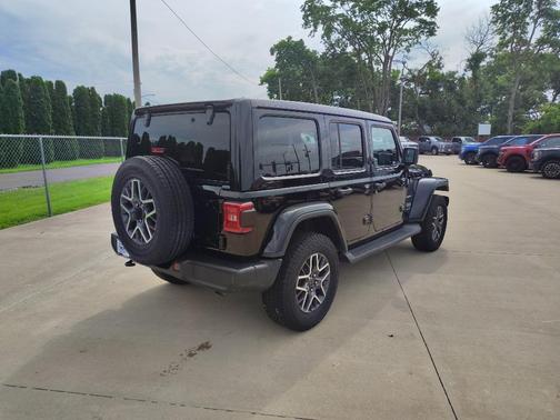 Black Clearcoat 2024 Jeep Wrangler 4-Door Sahara 4x4