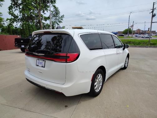 Bright White Clearcoat 2023 Chrysler Pacifica Touring L
