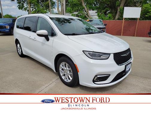 Bright White Clearcoat 2023 Chrysler Pacifica Touring L