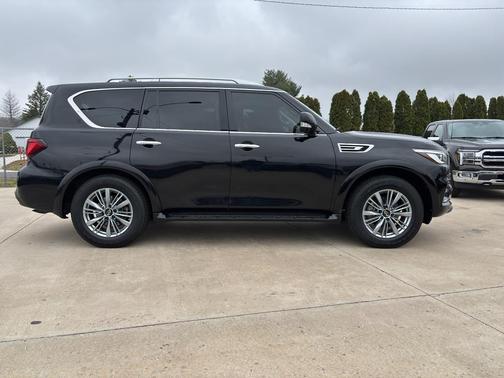 2022 INFINITI QX80 Luxe