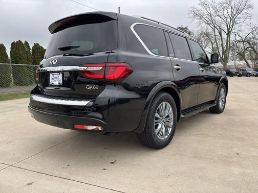 2022 INFINITI QX80 Luxe
