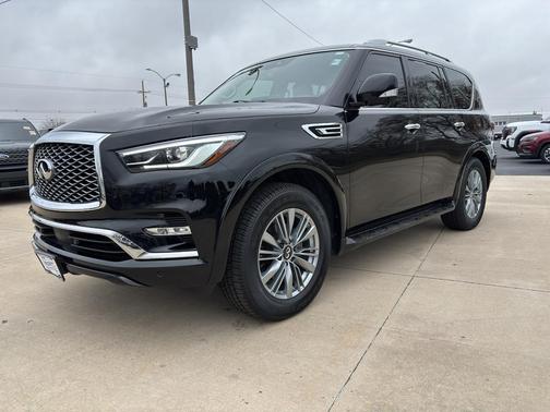 2022 INFINITI QX80 Luxe