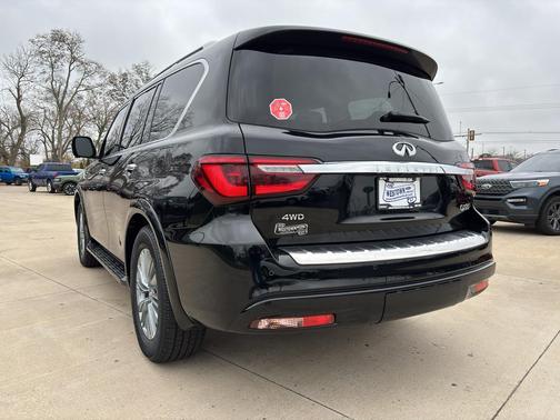 2022 INFINITI QX80 Luxe