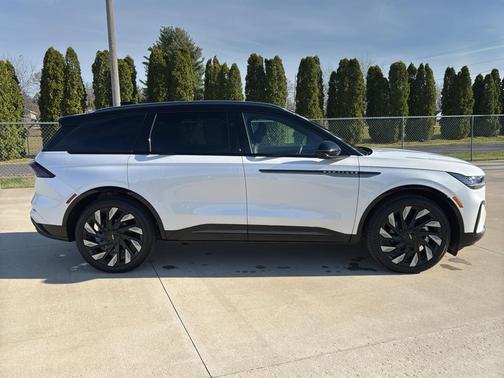 2025 Lincoln Nautilus Reserve