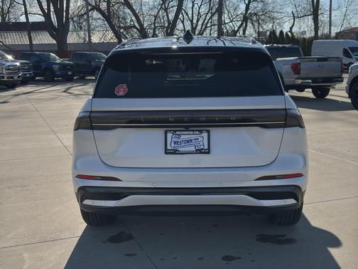 2025 Lincoln Nautilus Reserve