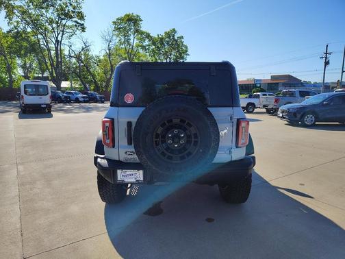 Avalanche Gray 2026 Ford Bronco Badlands