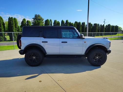 Avalanche Gray 2026 Ford Bronco Badlands