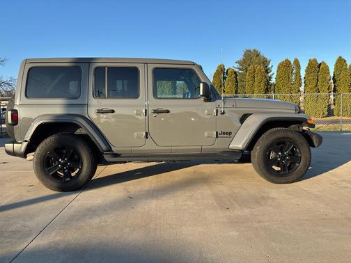 2023 Jeep Wrangler 4-Door Sahara Altitude 4x4