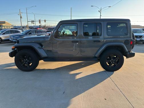 2023 Jeep Wrangler 4-Door Sahara Altitude 4x4