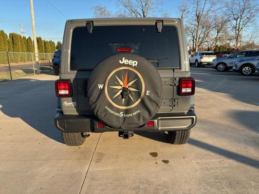 2023 Jeep Wrangler 4-Door Sahara Altitude 4x4