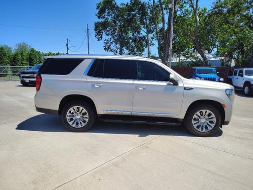 Pearl Beige Metallic 2021 GMC Yukon Denali