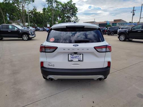 Oxford White 2022 Ford Escape SE