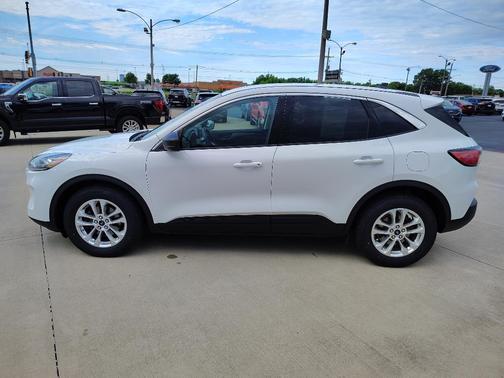 Oxford White 2022 Ford Escape SE
