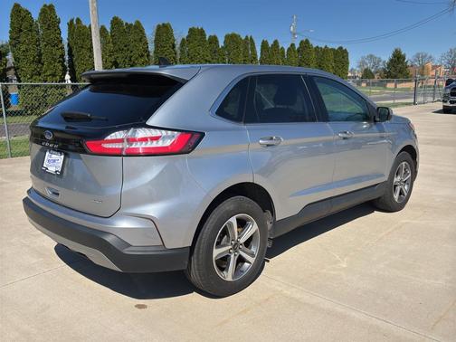 Iconic Silver Metallic 2024 Ford Edge SEL
