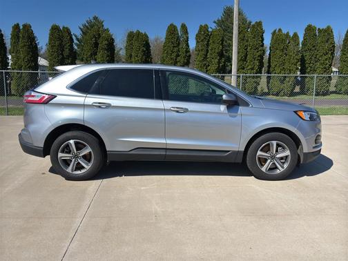 Iconic Silver Metallic 2024 Ford Edge SEL