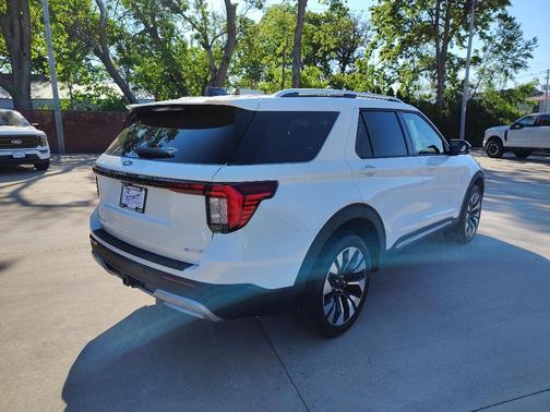 Star White Metallic Tri-Coat 2026 Ford Explorer Platinum
