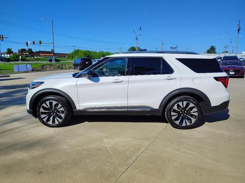 Star White Metallic Tri-Coat 2026 Ford Explorer Platinum