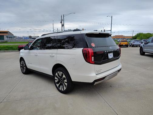 Star White Metallic Tri-Coat 2026 Ford Expedition Platinum