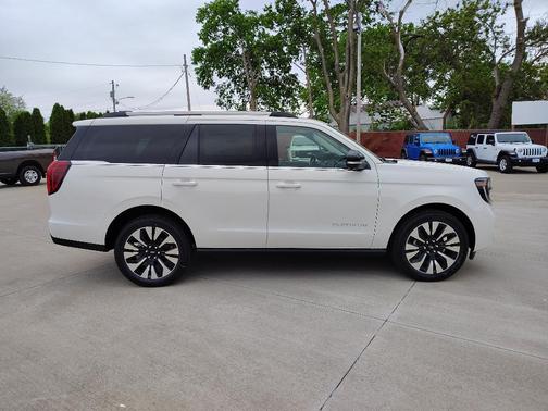 Star White Metallic Tri-Coat 2026 Ford Expedition Platinum