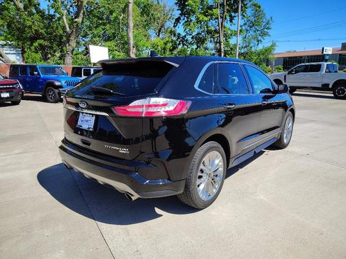 Agate Black 2020 Ford Edge Titanium