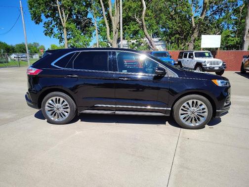 Agate Black 2020 Ford Edge Titanium