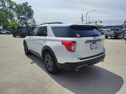 Star White Metallic Tri-Coat 2023 Ford Explorer XLT