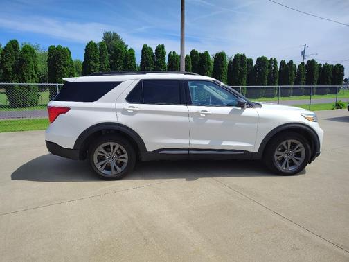 Star White Metallic Tri-Coat 2023 Ford Explorer XLT