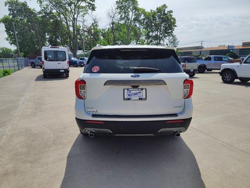 Star White Metallic Tri-Coat 2023 Ford Explorer XLT