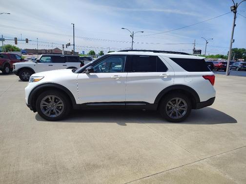 Star White Metallic Tri-Coat 2023 Ford Explorer XLT