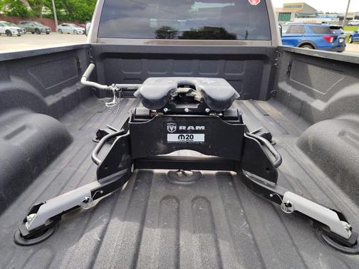 2021 RAM 3500 Big Horn Regular Cab 4x2 8' Box