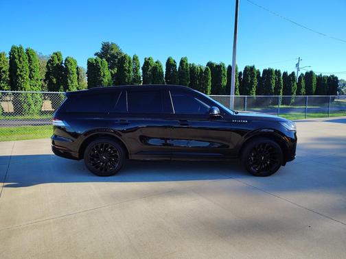 Infinite Black Metallic Clearcoat 2025 Lincoln Aviator Reserve AWD
