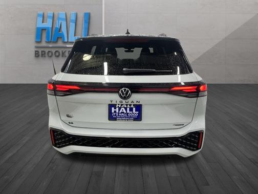 2025 Volkswagen Tiguan 2.0T SE R-Line Black