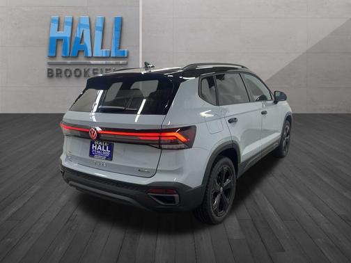 2025 Volkswagen Taos 1.5T SE Black