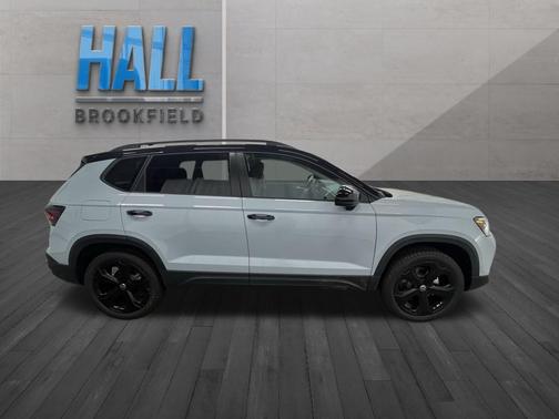 2025 Volkswagen Taos 1.5T SE Black