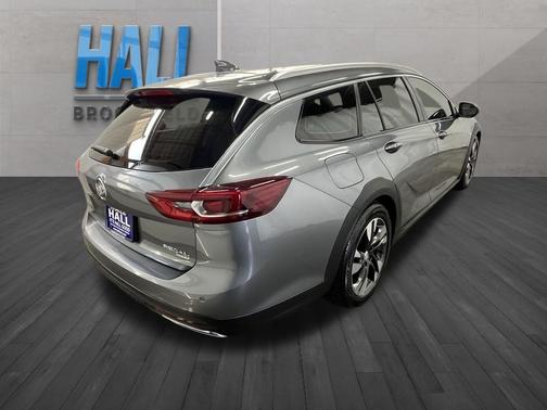 2020 Buick Regal TourX Essence