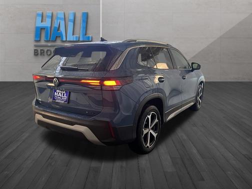 Monterey Blue Pearl 2025 Volkswagen Tiguan 2.0T SE